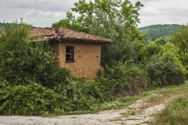 Retro vintage kırsal tuğla duvar ev terk edilmiş eski yıpranmış