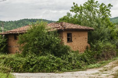 Retro vintage kırsal tuğla duvar ev terk edilmiş eski yıpranmış