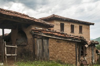 Retro vintage kırsal tuğla duvar ev terk edilmiş eski yıpranmış