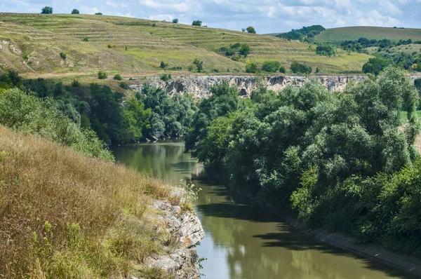 Kırsal Doğal Panoramik Manzara Nehir Güneşli Gün Açık Yaz Tepeler — Stok fotoğraf