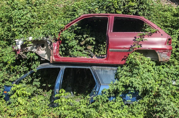 Velhos Carros Esmagados Corpos Armazenados Auto Naufrágio Ferro Velho Quintal — Fotografia de Stock