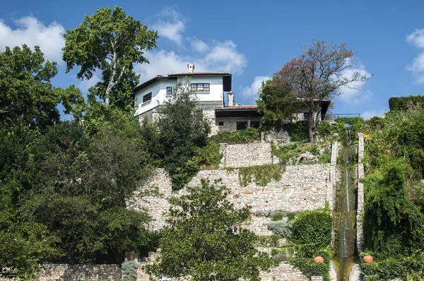 Ancienne Maison Campagne Construite Sur Littoral Escarpé Avec Mur Pierre — Photo