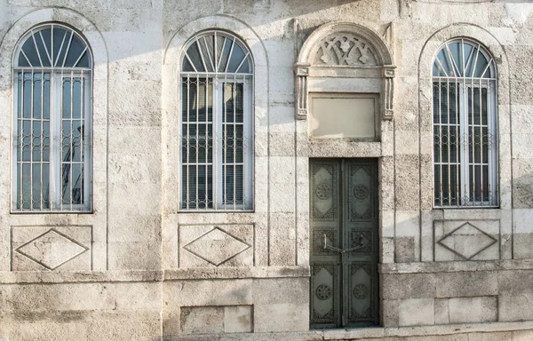 Старый Ретро Выветренный Винтажный Заброшенный Фасад Каменных Плит Дома — стоковое фото