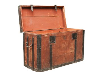 Beyaz arka plan üzerinde izole demir strapping ile eski vintage retro ahşap göğüs