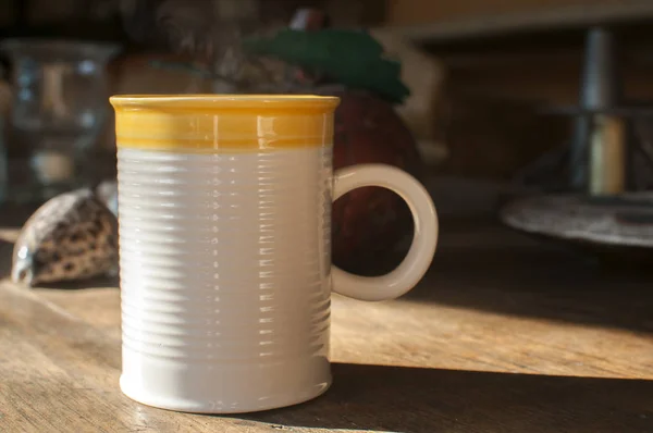 Taza Cerámica Primer Plano Superficie Del Tablero Madera — Foto de Stock