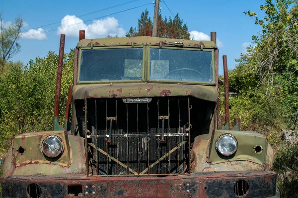 Antiguo Soviético Oxidado Vintage Pesado Camión Grande Primer Plano — Foto de Stock