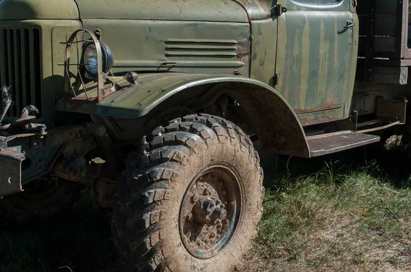 Oude Roestige Sovjet Vintage Zware Grote Vrachtwagen Closeup — Stockfoto