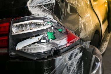 Kırık kuyruk ışığı kapat