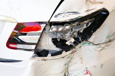 Kırık kuyruk ışığı kapat