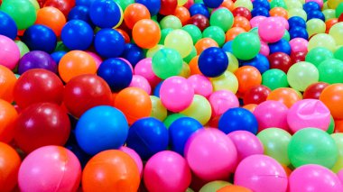 Arka plan doku çok renkli plastik top