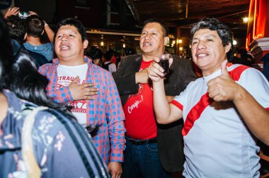 Lima, Peru - 29th Mayıs 2018:: kolay oyun Peru vs İskoçya. Perulu hayranları teşvik ve Miraflores Lima - Peru sokaklarında maç günü kutlama
