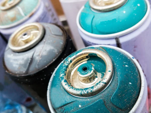 Used cans of spray paint to make urban art. — Stock Photo, Image