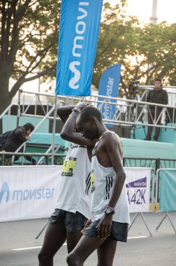 Lima, Peru - 20th Mayıs 2018: Maraton Lima 42 k, dünyanın her yerinden gelen sporcular toplar olay spor. Elit sporcuların daha önce maraton germe.