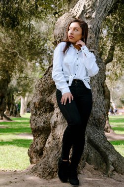 Güzel Sanatlar yumuşak sıcak renkler genç ihale masum genç kız portresi