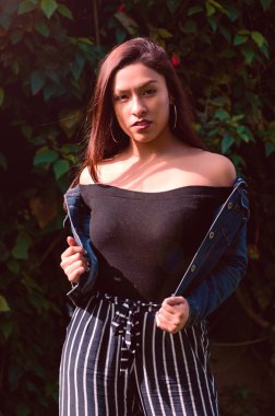 Güzel Sanatlar yumuşak sıcak renkler genç ihale masum genç kız portresi