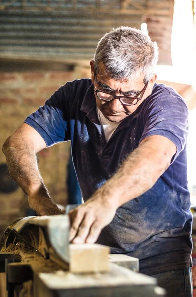 Utensili Falegname Tavolo Legno Con Segatura Taglio Una Tavola Legno — Foto Stock