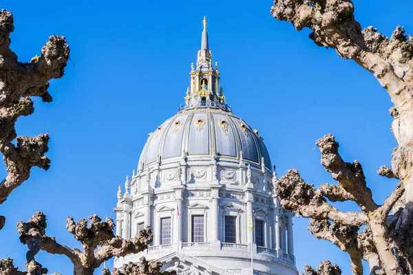 Stadhuis van San Francisco. San Francisco is de culturele en financiële centrum van Noord-Californië — Stockfoto