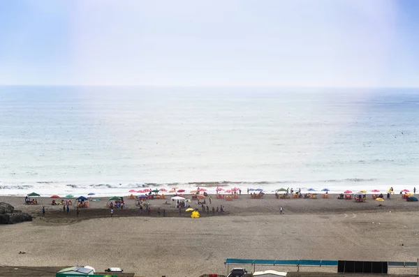 Háttérben a homályos strand és a tenger hullámok, vintage szűrő. — Stock Fotó