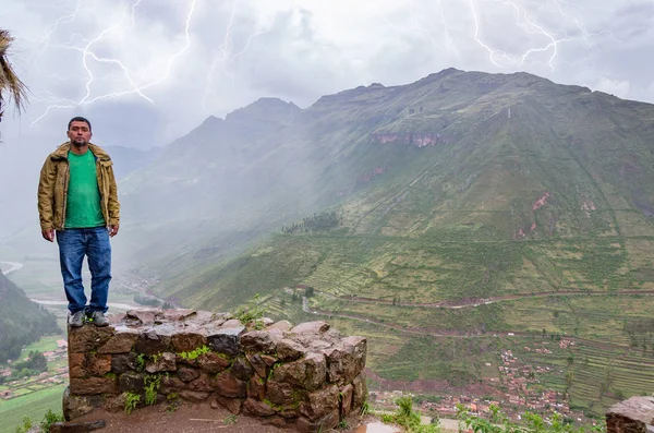 ピサクのクスコ、ペルーの都市の近くの棚田のインカ遺跡 — ストック写真