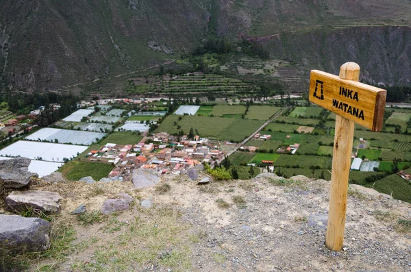 Ollantaytambo kalıntıları dağda üst kısmında — Stok fotoğraf