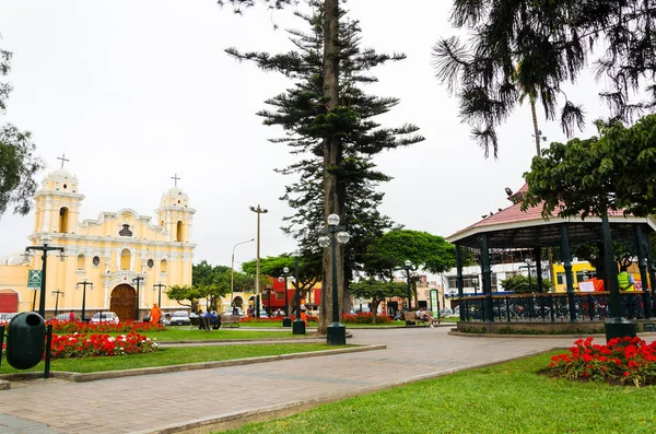 Praça principal em Santiago do Surco em Lima - Peru — Fotografia de Stock