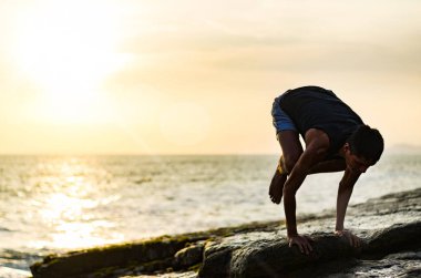 Peru yoga turu Lima güzel bir altın plajda Yaz yoga oturumu