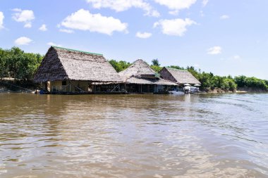 Iquitos Yüzen evler mahalle - Peru.