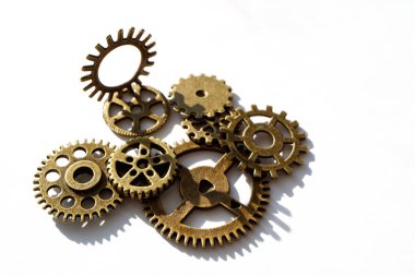 birçok vites pirinç beyaz bir arka plan, biri onları monte yer alan