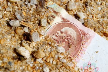 unutulmuş, SSCB ruble gömülmüş sarı kum kum Rublesi battı
