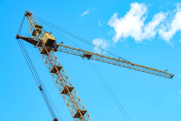 Tilted Left Tower Crane Crane Boom Directed Right Blue Sky — Stock Photo, Image