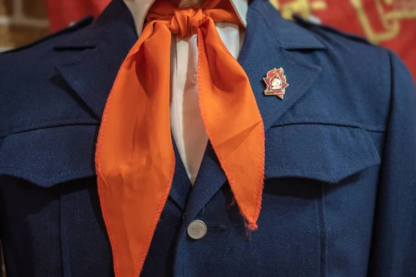 Laço Vermelho Uniforme Escolar Azul Escuro Urss Velha Forma Passada — Fotografia de Stock