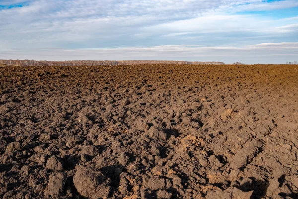 Plowed land for planting, the earth in large clumps to the horizon — Stock Photo, Image