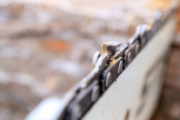 Los dientes en sierras de cadena, retrocediendo en la distancia —  Fotos de Stock