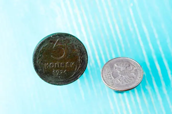 Fallande pennies Iron gammal Sovjet — Stockfoto