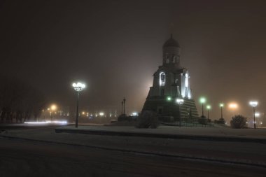 Kamensk-Uralsky gece sis şapel