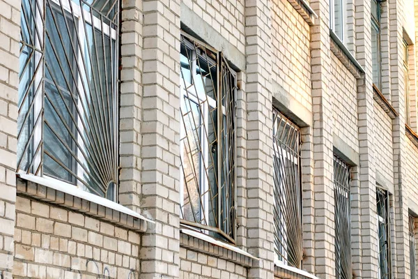 the building on which Windows lattices, the orphanage school in Russia leaving