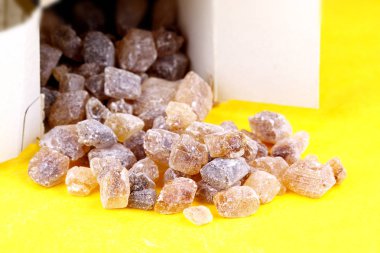 karamel kamışı şekeri dökülür