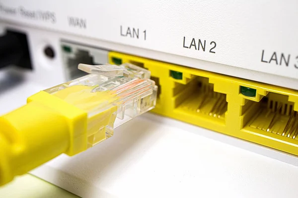 Patch cord dari router tidak ada koneksi — Stok Foto