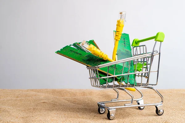 Carro Del Supermercado Encuentra Superficie Tela Ella Ram Para Ordenador — Foto de Stock