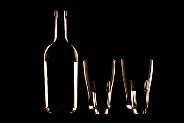 Бутылки Груды Черном Фоне Светящийся Контур Абстрактное Стекло Питья — стоковое фото