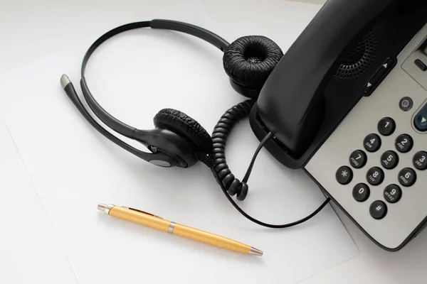 Pluma Estilográfica Auriculares Teléfono Pulsador Lugar Trabajo Del Empleado Que —  Fotos de Stock