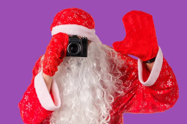 Santa Claus Toma Fotos Con Una Vieja Cámara Navidad Foto — Foto de Stock