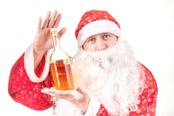 Santa Claus Sostiene Una Botella Alcohol Mano Este Regalo Para — Foto de Stock