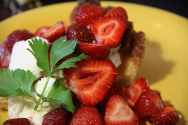 Kırmızı, yeşil ve beyaz