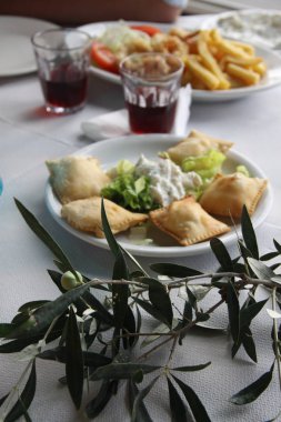 Tiropitaki ve zeytin ağacı