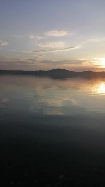 Zachód Słońca Górach Jeziora — Wideo stockowe