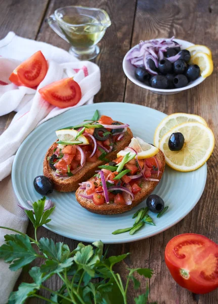 Bruschetta Tomatoes Olives Red Onions Plate — Stock Photo, Image