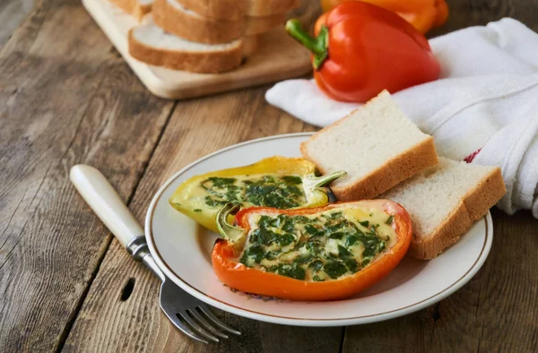 Baked Bell Pepper Egg Parsley Plate — Stock Photo, Image