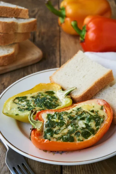 Baked Bell Pepper Egg Parsley Plate — Stock Photo, Image