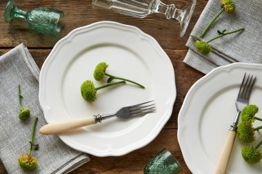 Yeşil krizantem ile bahar masa ayarı                               